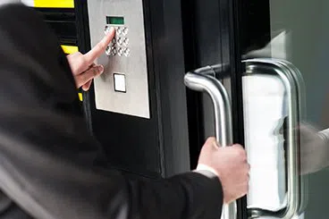 Mineola Locksmith Service Mineola, NY 516-247-6193 - commercial-locksmith-store